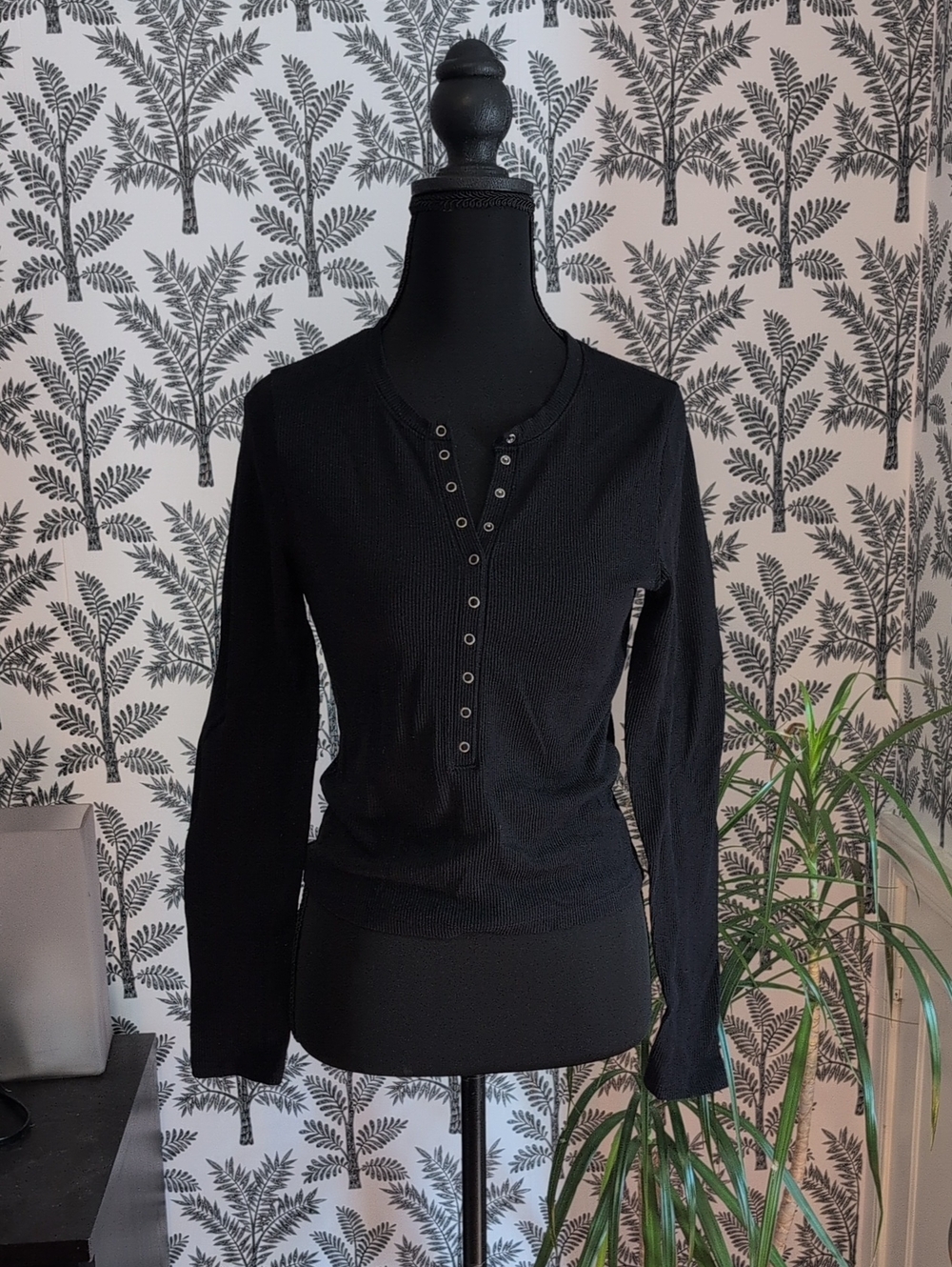 Abercrombie & Fitch Black Long Sleeve Ribbed Henley Top